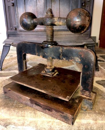 Antique Cast Iron Book Press Binding 4.jpg