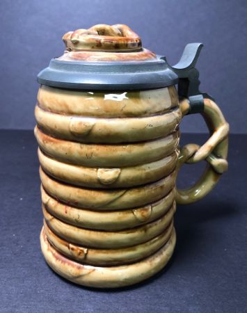 German Pretzel Beer Stein Mettlach V&B 1.jpg