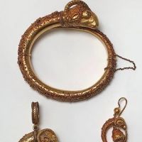 18k Gold Etruscan Revival Ram's Head Bracelet Earrings and Brooch Set 1