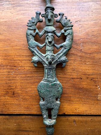 luristan bronze master of animals finial Iran 9.jpg