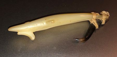 Solomon Island Trolling Lure Mother Of Pearl with Turtle Shell Carved Hook  2.jpg
