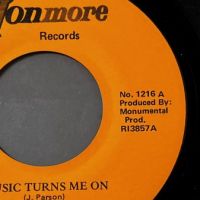 Les Parson Music Turns Me On b:w Do You Take Time on Monmore Records 6.jpg