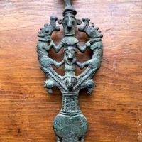 luristan bronze master of animals finial Iran 9.jpg