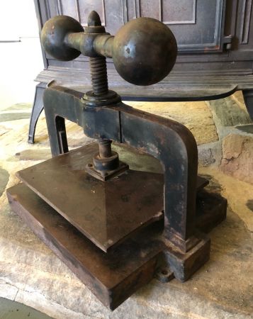 Antique Cast Iron Book Press Binding 2.jpg