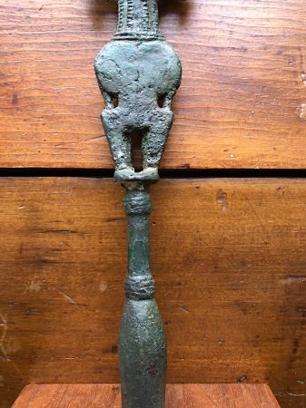 luristan bronze master of animals finial Iran 11.jpg