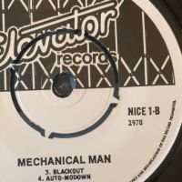 Devo 7%22 Mechanical Man UK Press on Elevator Records 1978 8.jpg