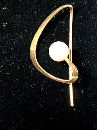 14K Gold Modernist Desgined Earrings with Pearl 6.jpg