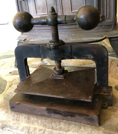 Antique Cast Iron Book Press Binding 16.jpg