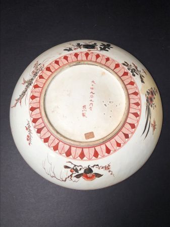 Meiji Period Kutani Charger with Nasu no Yoichi on Horseback 9.jpg