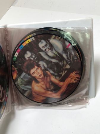 David Bowie Picture Disc Box Set Fashions 12.jpg