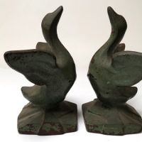 Green Painted Littco Littlestown Cast Iron Art Deco Era Swan Book Ends 4.jpg