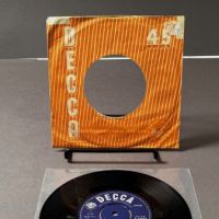 The New Breed Friends And Lovers Forever b:w Unto Us on Decca1.jpg