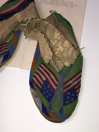 Pair of late 19th Indian Moccasins with American Flag  Beaded 16.jpg