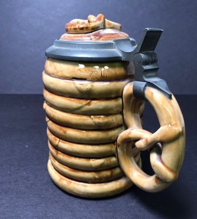 German Pretzel Beer Stein Mettlach V&B 6.jpg