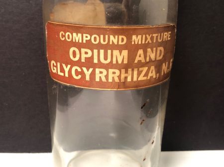 Large Opium and Glycyrrhiza Apothecary Jar 2.jpg