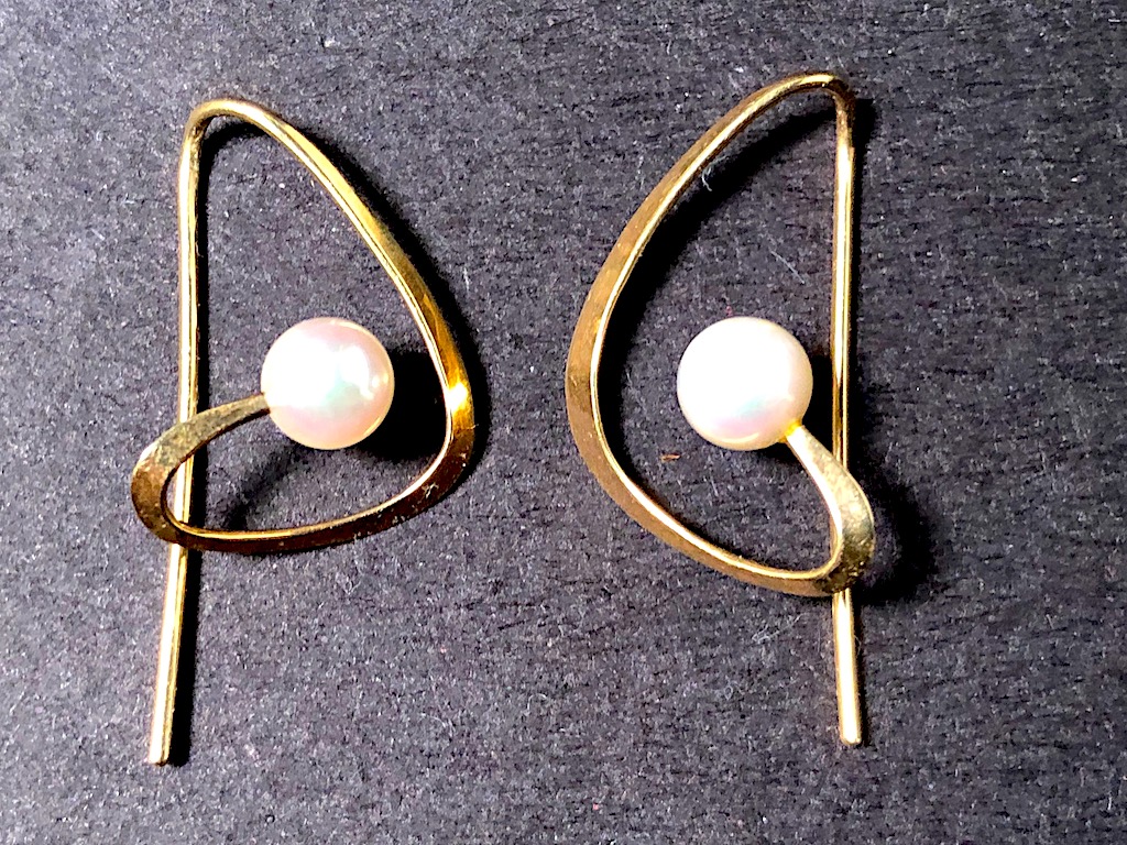 14K Gold Modernist Desgined Earrings with Pearl 1.jpg
