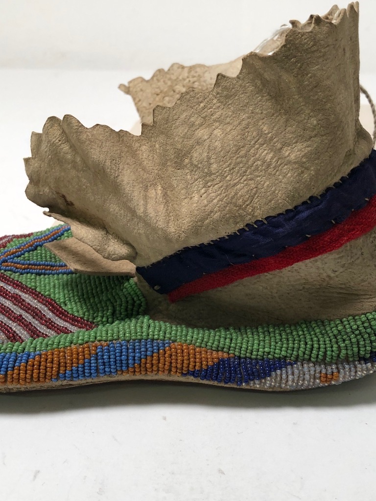 Pair of late 19th Indian Moccasins with American Flag  Beaded 6.jpg