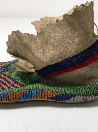 Pair of late 19th Indian Moccasins with American Flag  Beaded 6.jpg