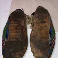 Pair of late 19th Indian Moccasins with American Flag  Beaded 19.jpg