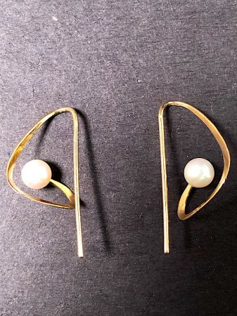 14K Gold Modernist Desgined Earrings with Pearl 2.jpg