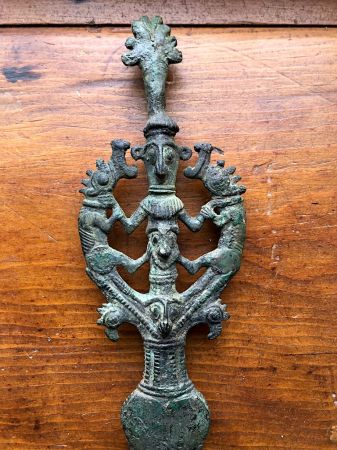 luristan bronze master of animals finial Iran 8.jpg