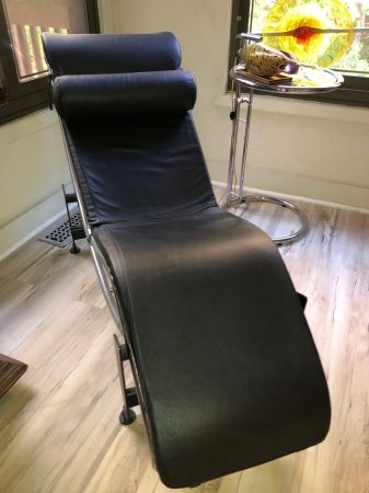 Style of Le Corbusier LC4 Chaise Lounge 16.jpg
