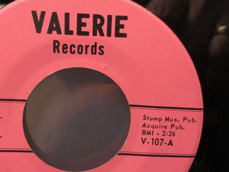 The Iguana Black Suit on Valerie Records V-107 5.jpg