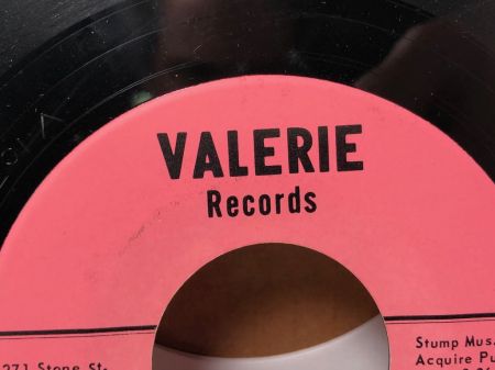The Iguana Black Suit on Valerie Records V-107 6.jpg